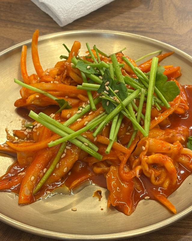 매콤달콤한 양념이 입맛을 돋우는 꼴뚜기무침