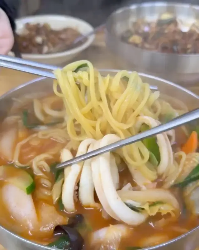 오징어가 듬뿍 들어간 짬뽕