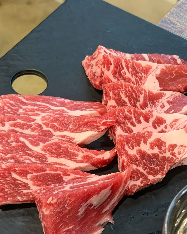 마블링이 환상적인 신선한 갈비살