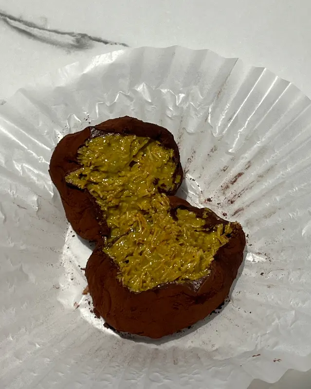 반으로 갈라진 두쫀쿠