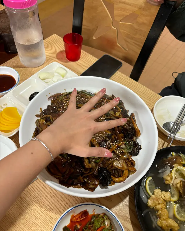 짜장면과 짬뽕, 돈까스가 함께 나오는 볶음밥