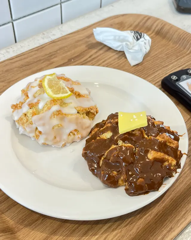 시나몬 스콘과 얼그레이 스콘