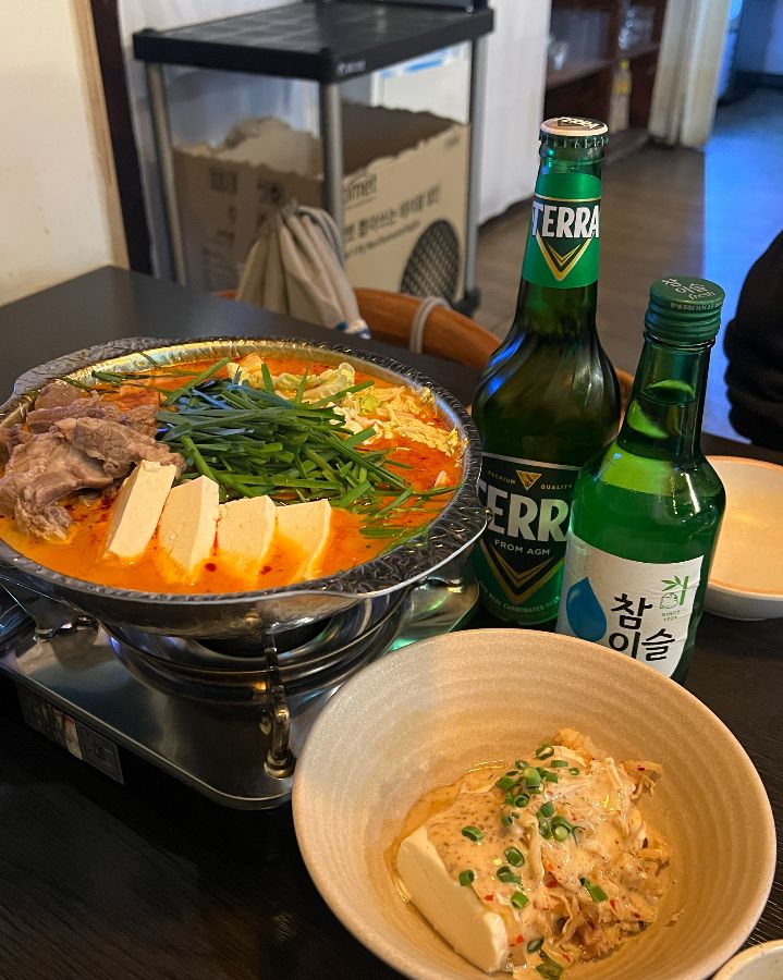 보글보글 끓고 있는 한우대창전골