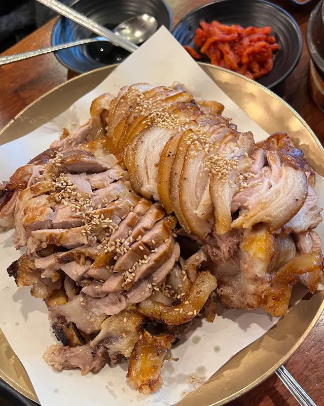 윤기가 흐르는 족발