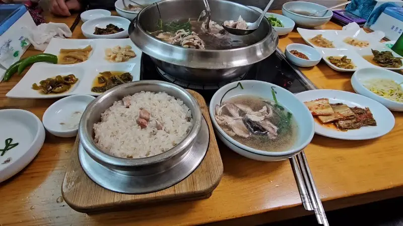 푸짐하게 차려진 한 상 차림