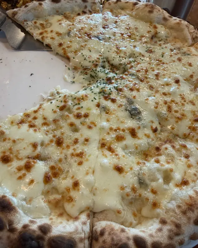 고르곤졸라 피자의 풍미