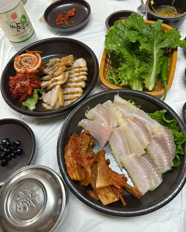 보쌈과 홍어, 김치의 조화