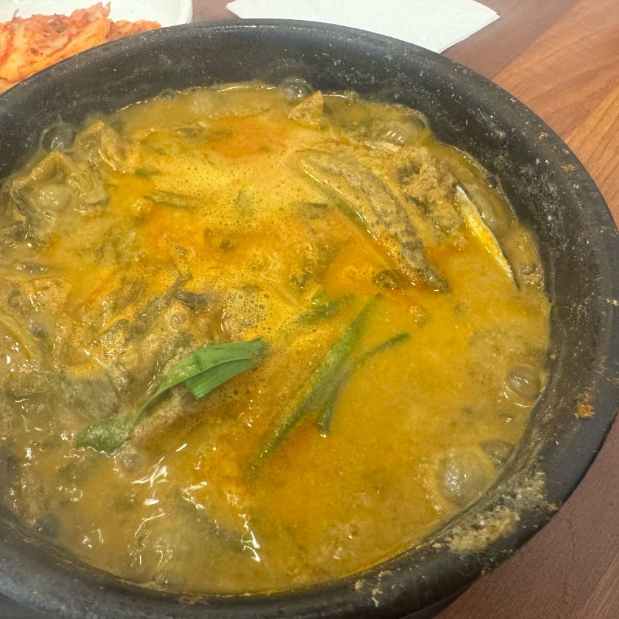 미꾸라지가 통째로 들어간 추어탕