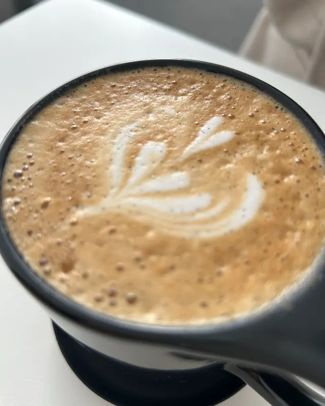 라떼 아트가 예쁜 라떼