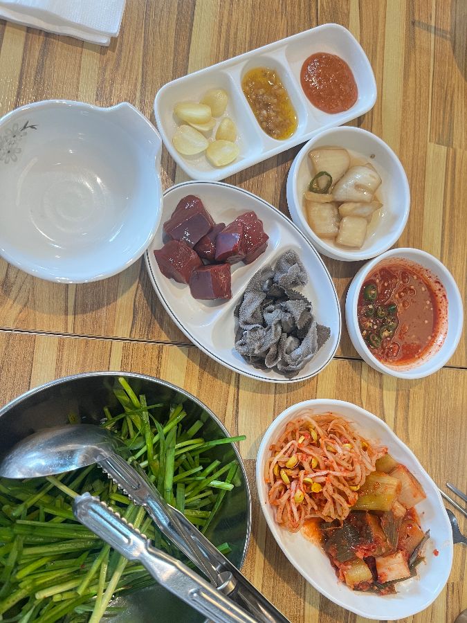 김치와 함께 구워진 곱창