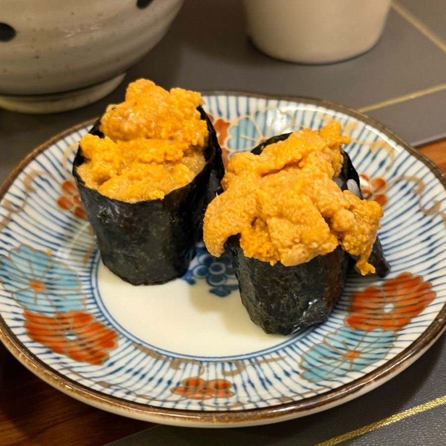 싱싱한 성게알 초밥