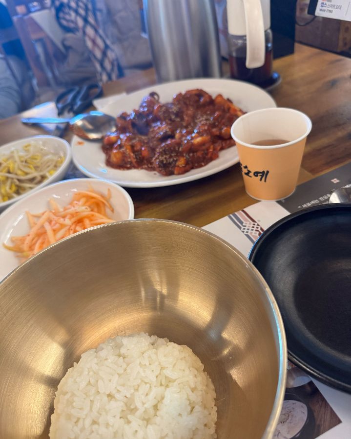 깔끔하게 차려진 한 상