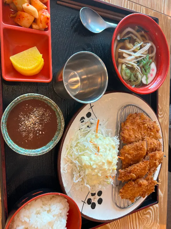 돈까스 정식 한 상