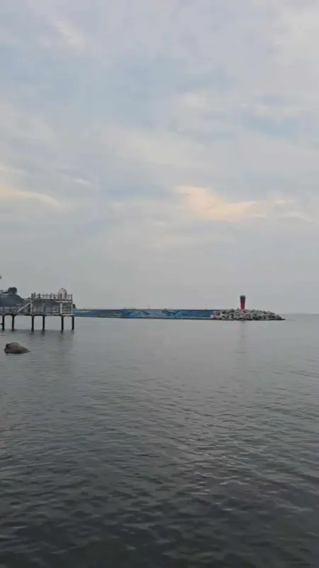 탁 트인 바다를 바라보며 즐기는 식사