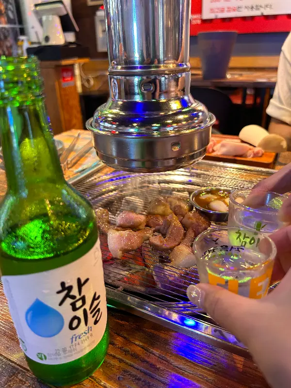 참이슬 소주와 숯불구이