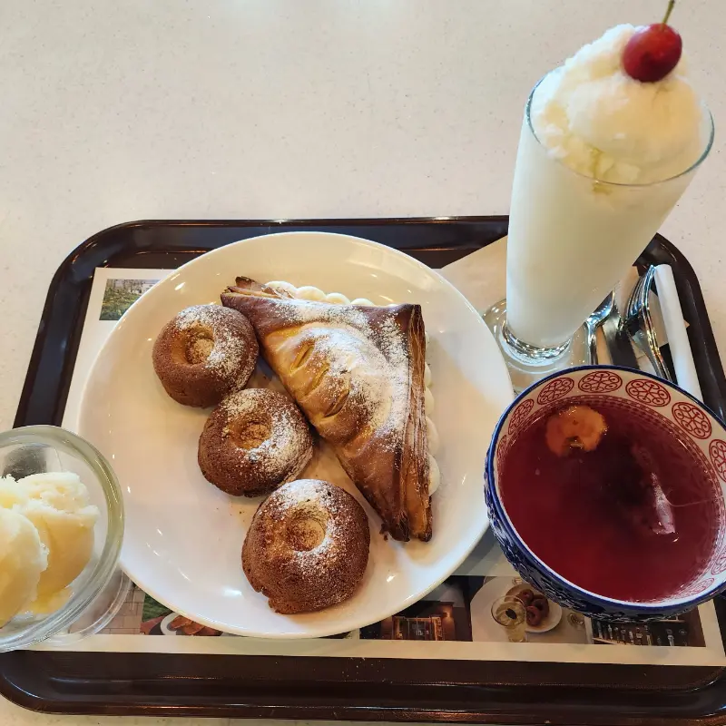 사과 도넛과 스무디