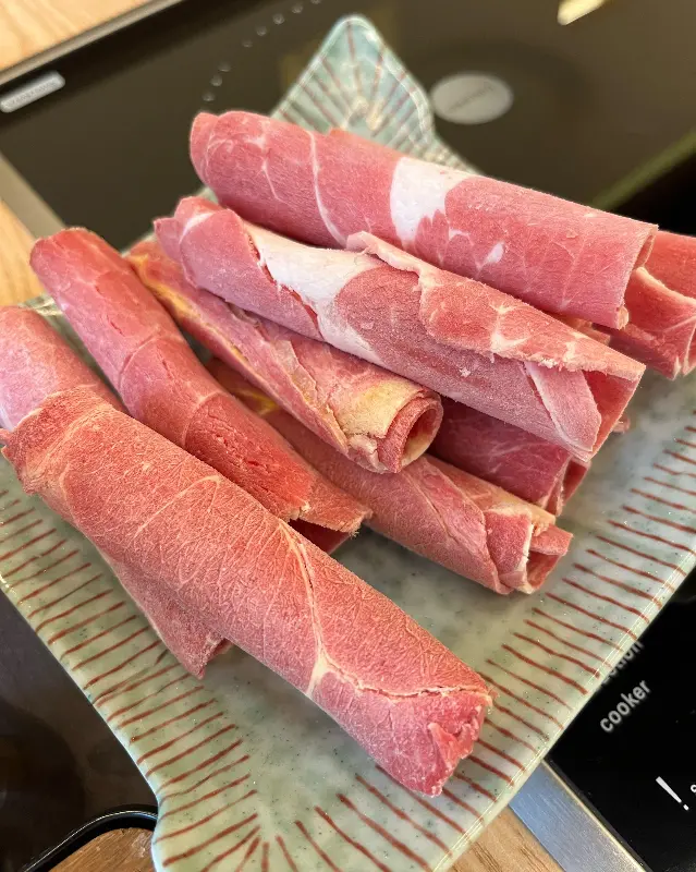 얇게 썰린 우삼겹