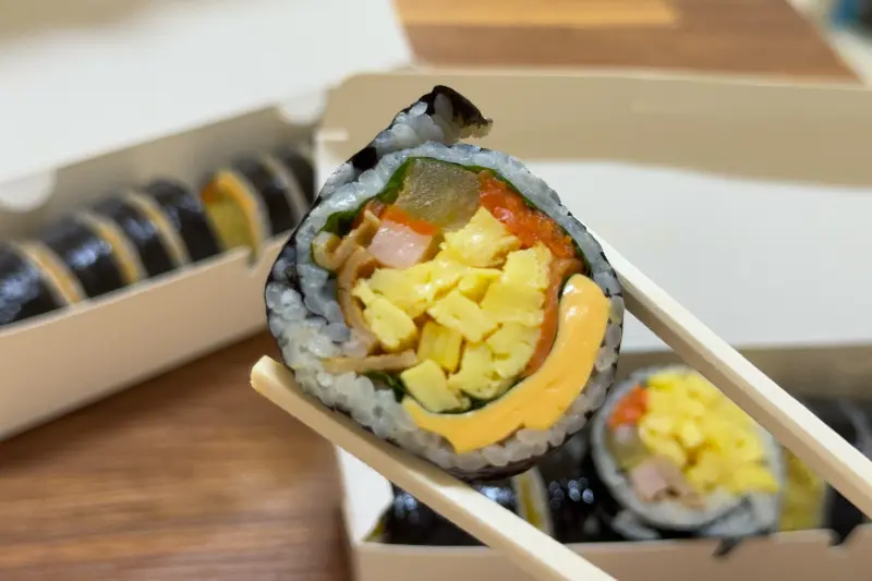 말앙김밥 단면