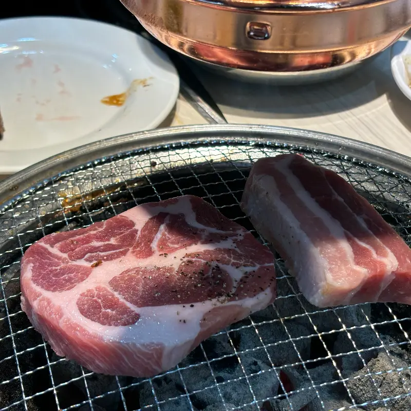 깔끔하게 정돈된 샐러드바