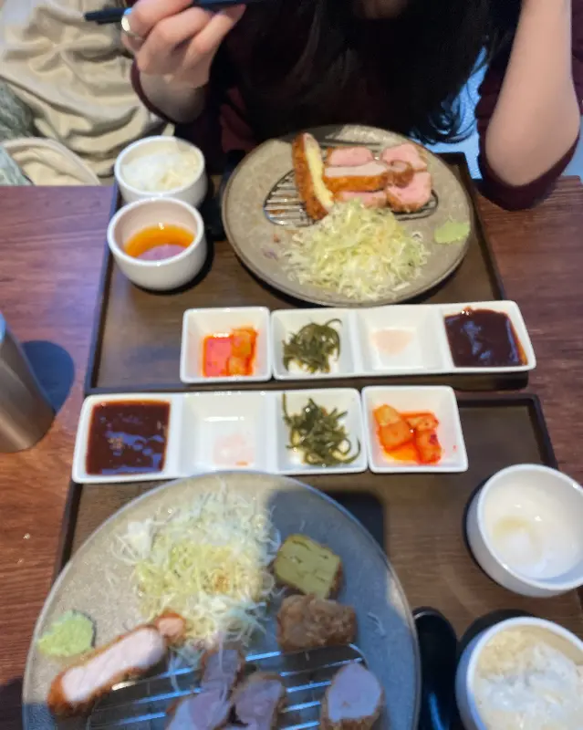 츠야카츠 푸짐한 한 상 차림