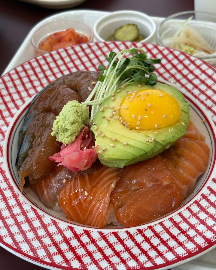 아보카도와 연어, 새우장의 환상적인 조합