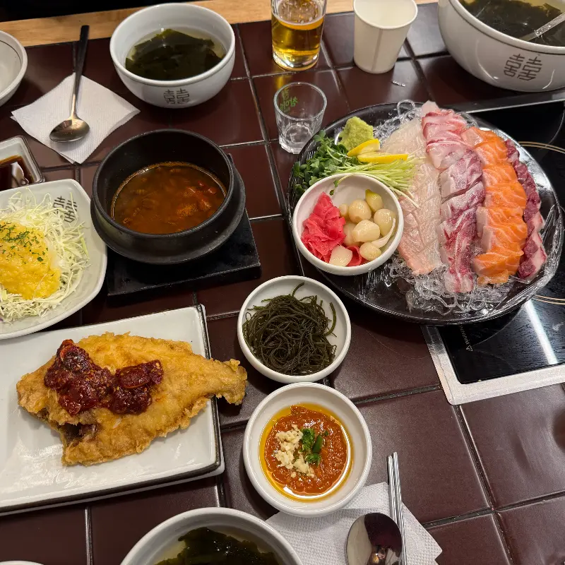 푸짐하게 차려진 한 상 차림