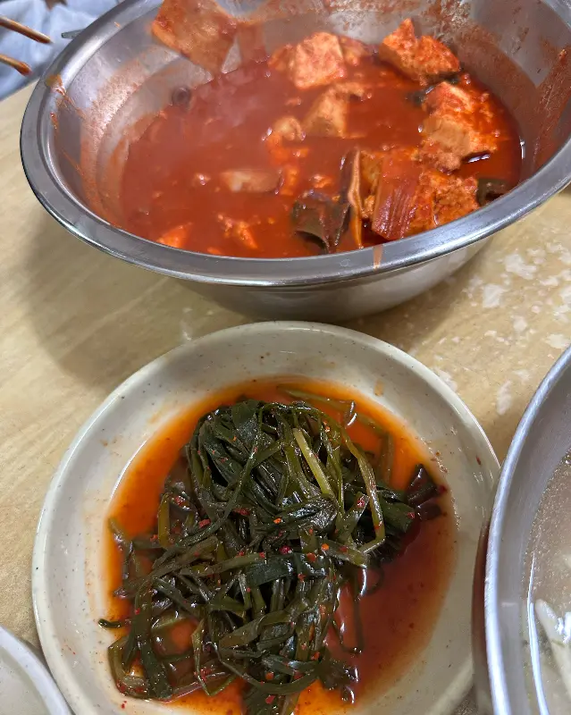 두부두루치기와 부추김치