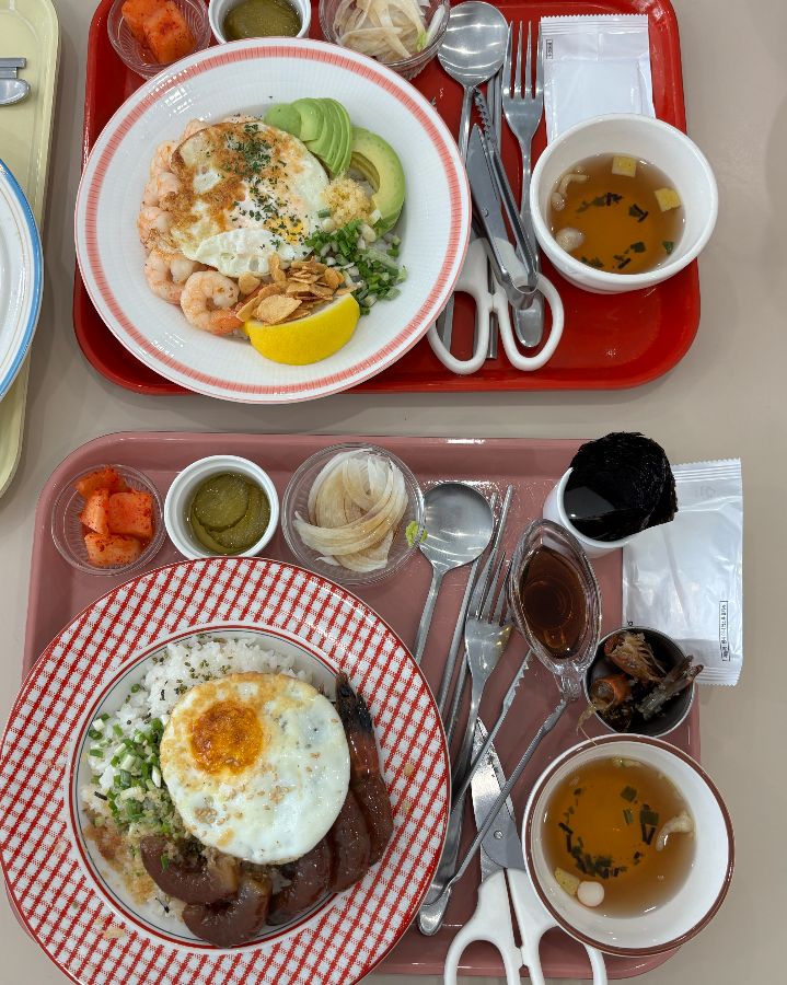 다양한 덮밥 메뉴를 한 상 가득 즐길 수 있는 곳