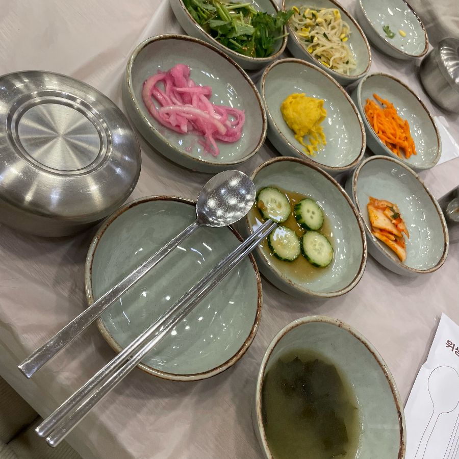 정갈한 밑반찬은 오복당의 자랑