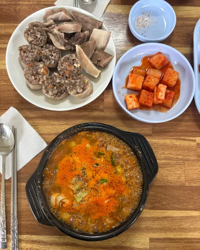 순대국, 머릿고기, 깍두기