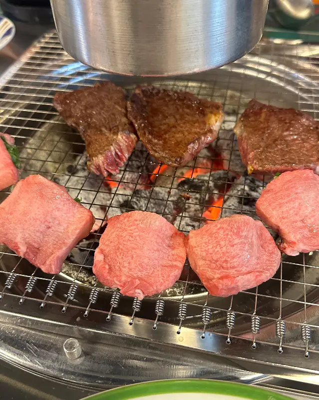 숯불 위에서 익어가는 파우설