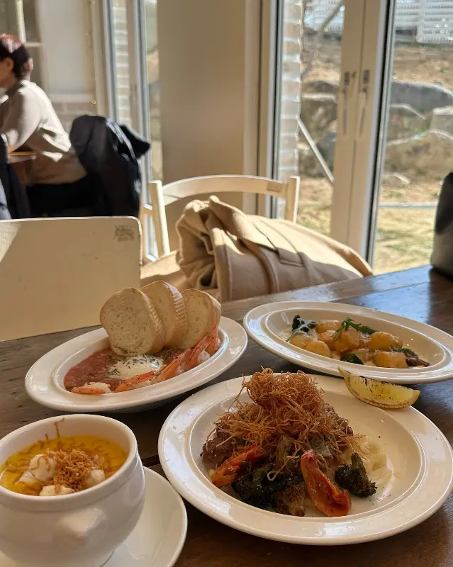 다양한 브런치 메뉴가 준비되어 있다.