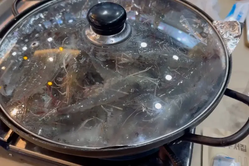 싱싱한 해산물이 가득한 해산물 모듬