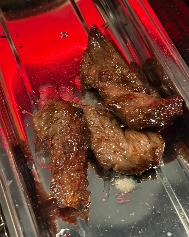 육즙 가득한 고기