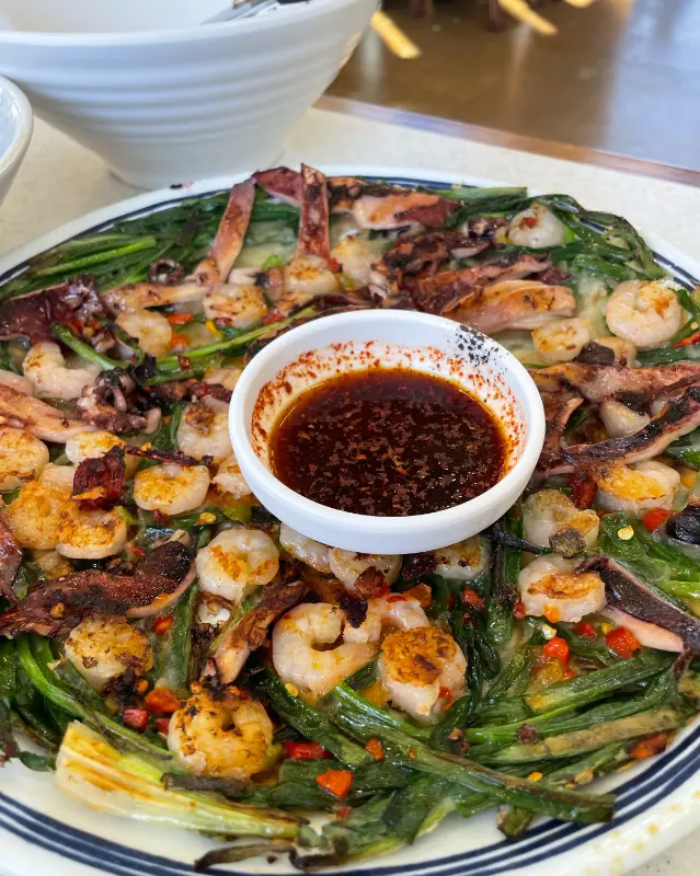 해산물이 듬뿍 들어간 해물파전