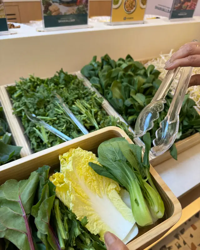 다양한 샐러드바 메뉴