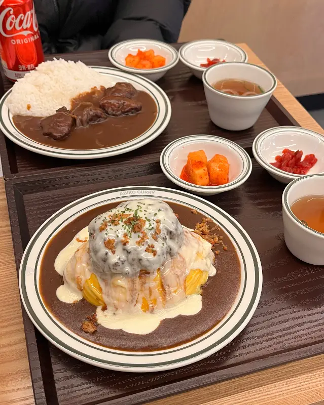 스테이크가 올라간 카레