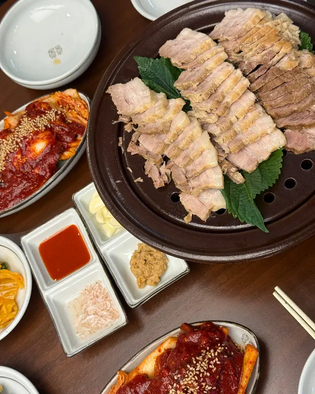 윤기가 흐르는 촉촉한 보쌈