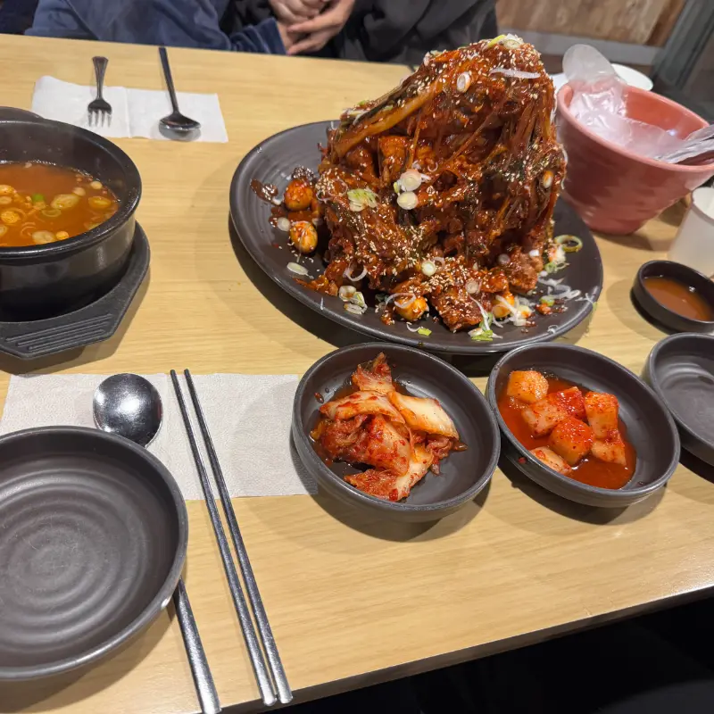 뼈찜 한 상 차림