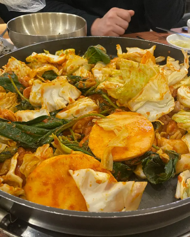 오근내10닭갈비 내부