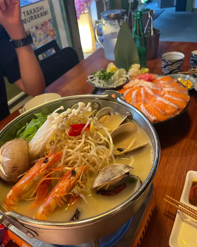 신선한 해산물이 가득 들어간 오뎅탕