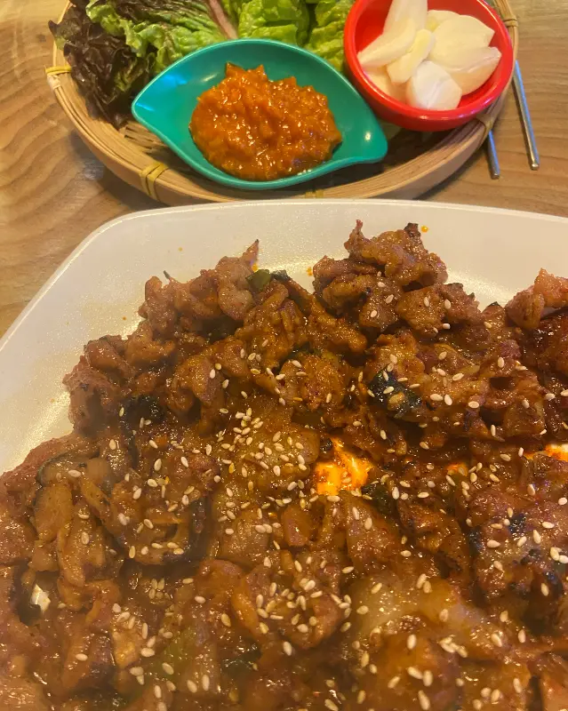 윤기가 흐르는 직화 제육볶음