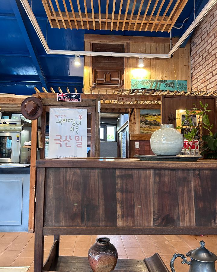 알프스 밀밭 내부 인테리어