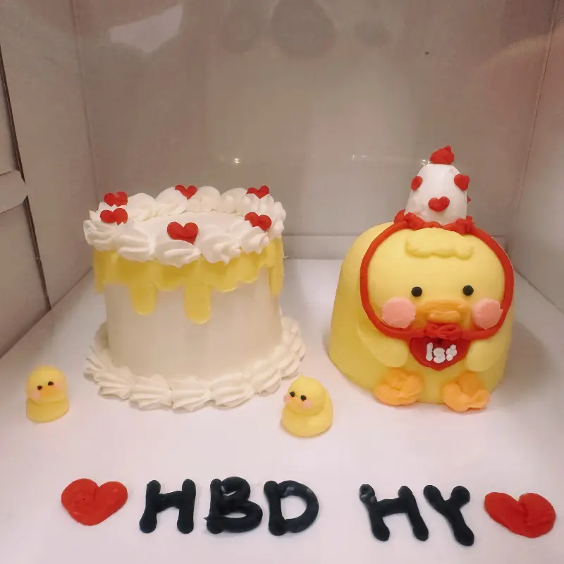 깜찍한 디자인의 캐릭터 케이크