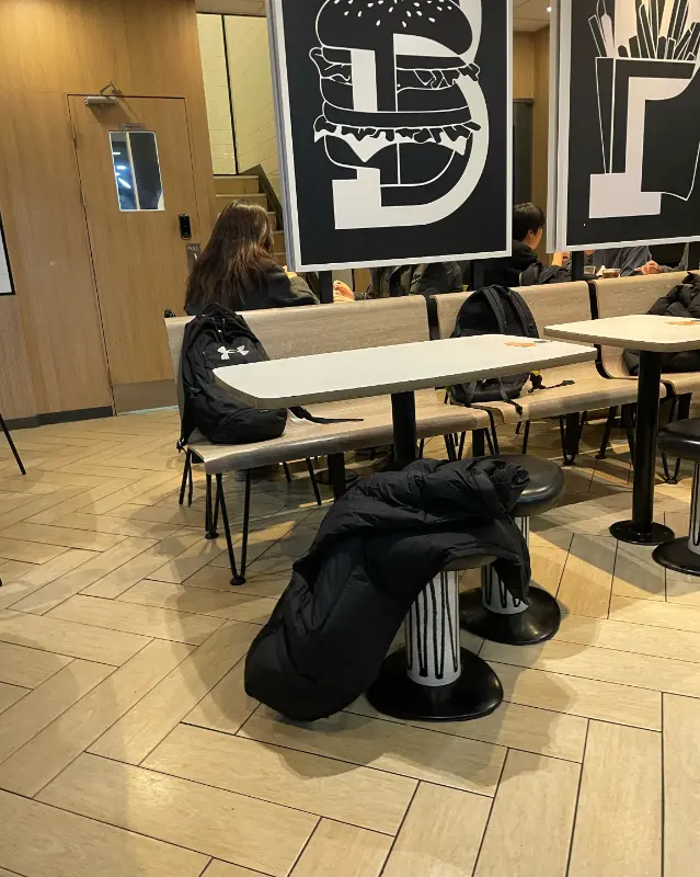 맥도날드 오산DT점 내부