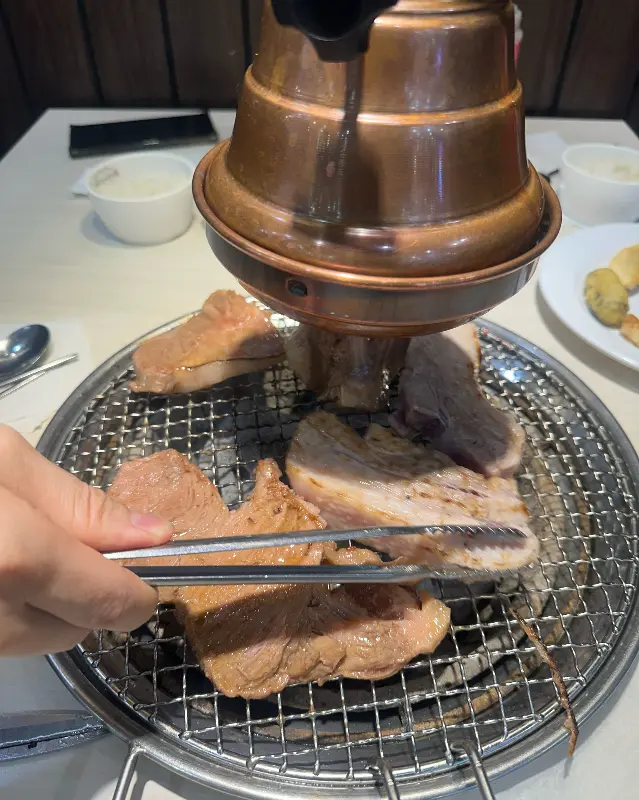 숯불에 구워지는 갈비