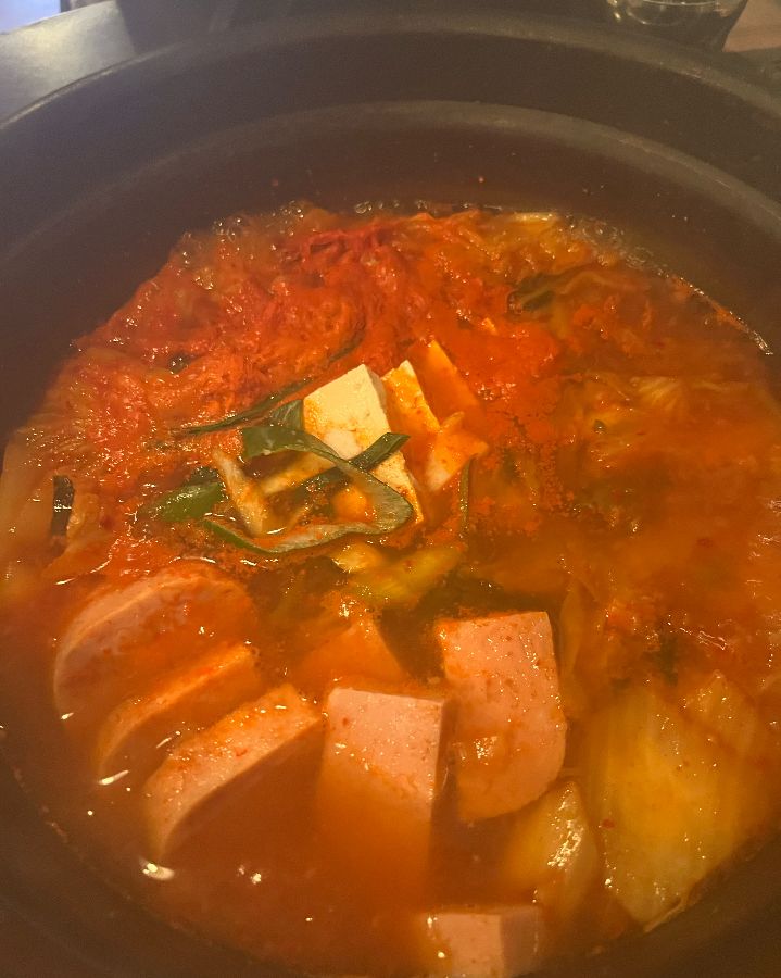 김치찌개의 클로즈업 사진