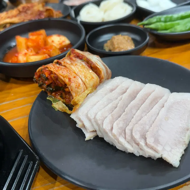 수육과 김치의 환상적인 조합