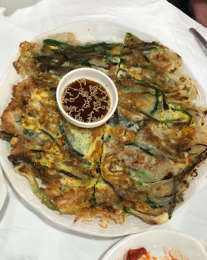 노릇하게 구워진 해물파전