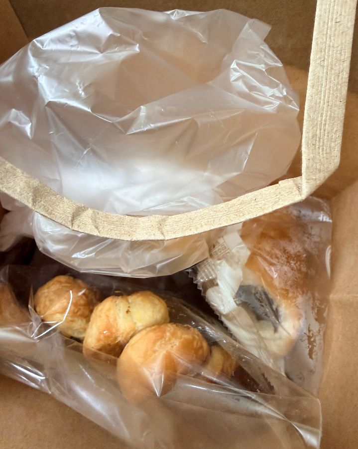 빵이 담긴 쇼핑백
